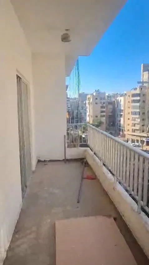 شقة للبيع ٥ غرف بحارة حريك نزلة العاملية،بناية النسيم الطابق الخامس للتواصل ٧٠٨١١٤٢٩