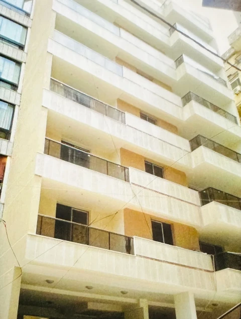Apartment in Cornich el Mazraa for sale in Corniche El Mazraa - Beirut