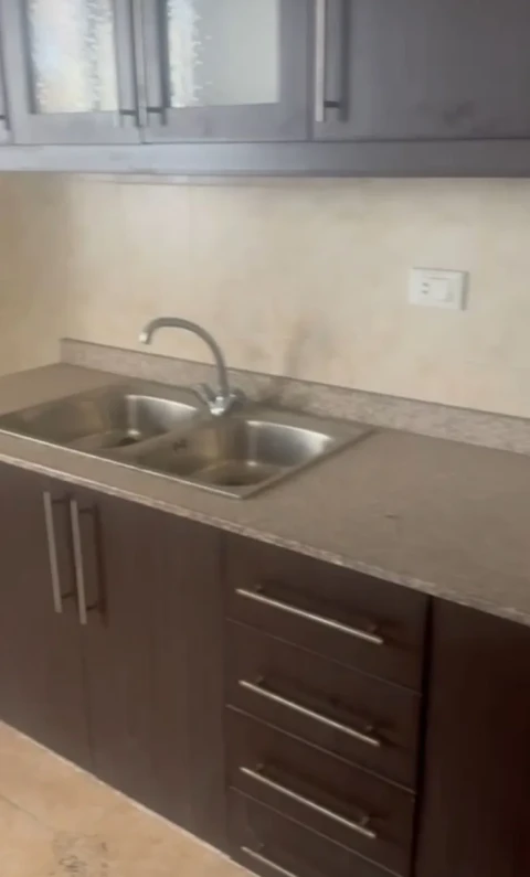 Apartment in Cornich el Mazraa for sale in Corniche El Mazraa - Beirut